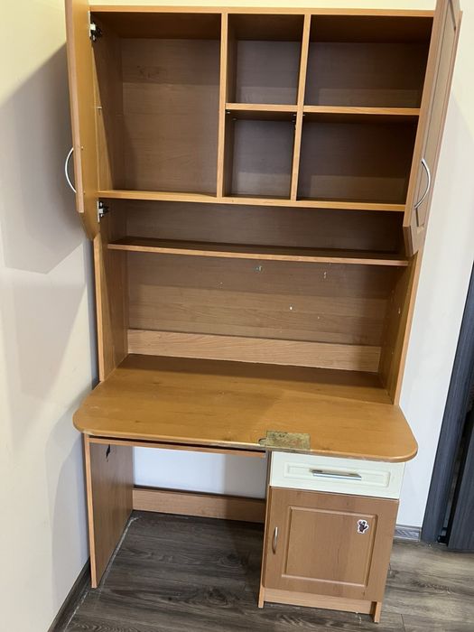 Продам письмовий стіл та шкаф