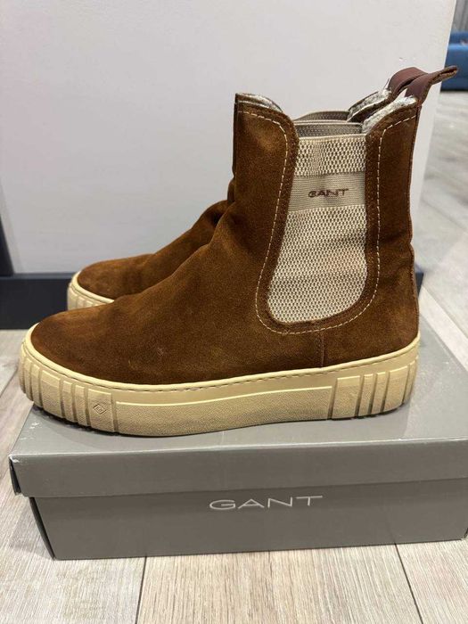 Продам зимове взуття GANT