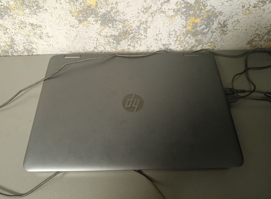 Продам ноутбук хорошій, в подарунок клавіатура і мишка