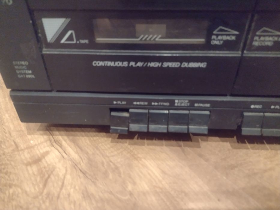 Продам муз центр Sanyo