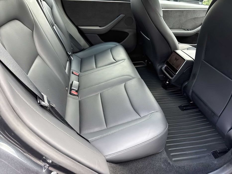 Tesla Model 3 Long Range      2025