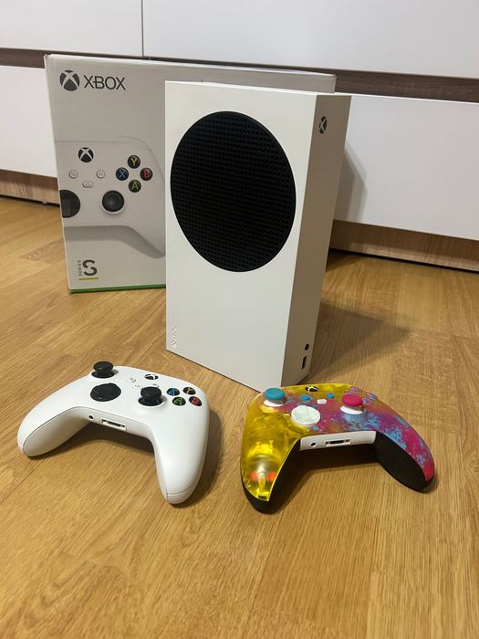 Xbox Series S 512GB з двома контролерами у відмінному стані