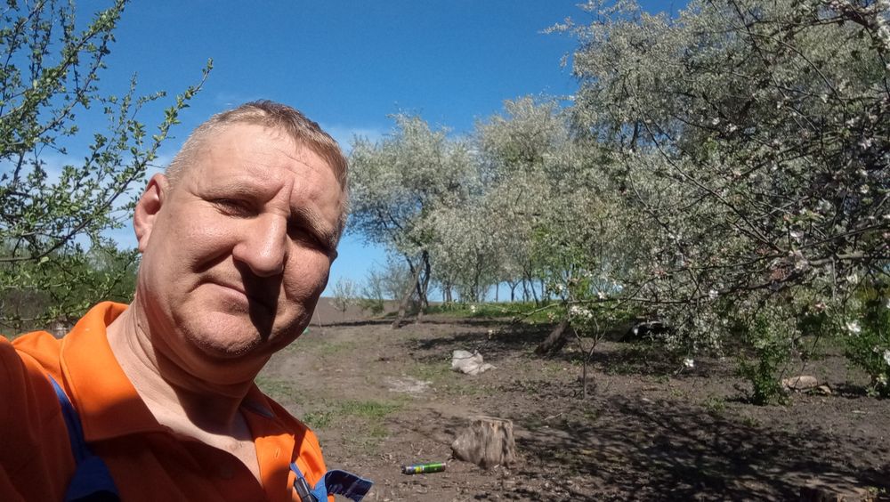 шукаю гурт однодумців для гри музики і співу,бажано не очікувати чогось надзвичайного,лише цікаво  разом музицирувати.