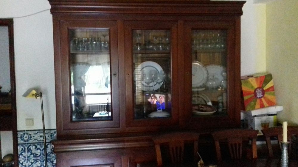 Móvel sala Cristaleira Cerejeira