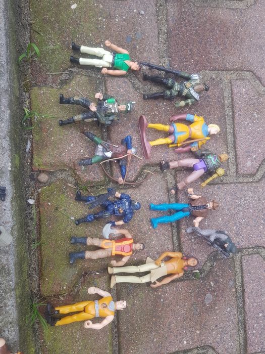 Różne duże figurki