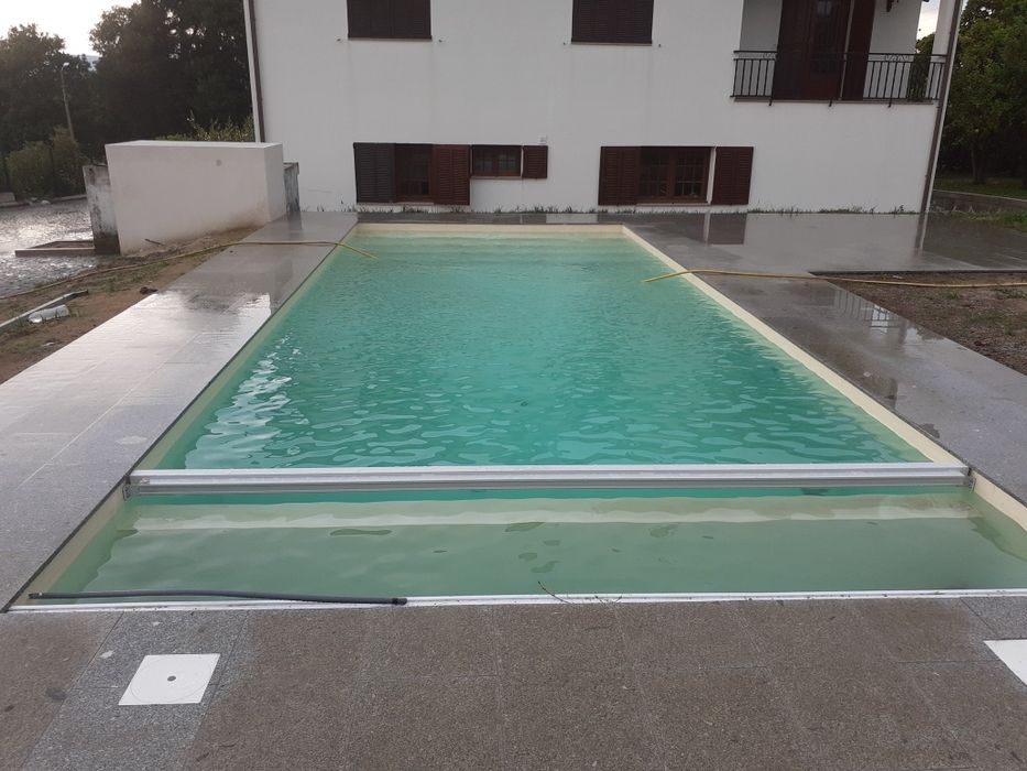 Fazemos construção de piscinas e limpeza