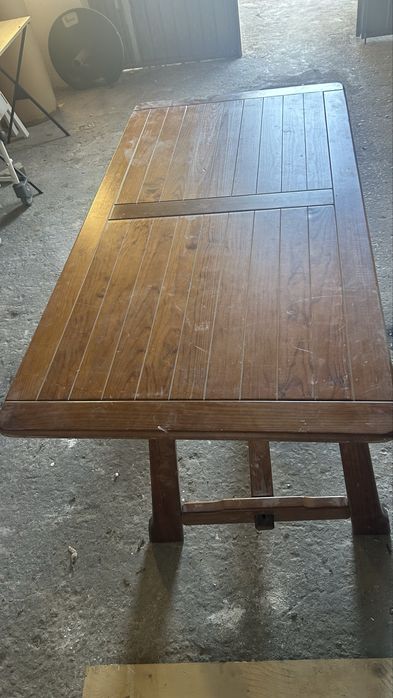 Mesa de Jantar em Madeira – Grande e Resistente