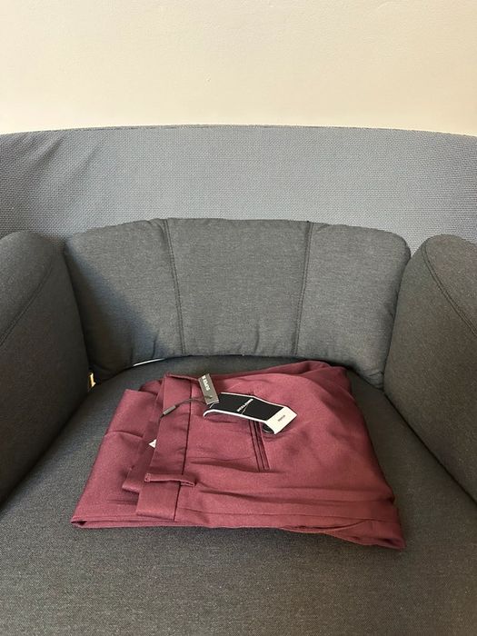 Spodnie garniturowe burgundowe 48 48 | W31