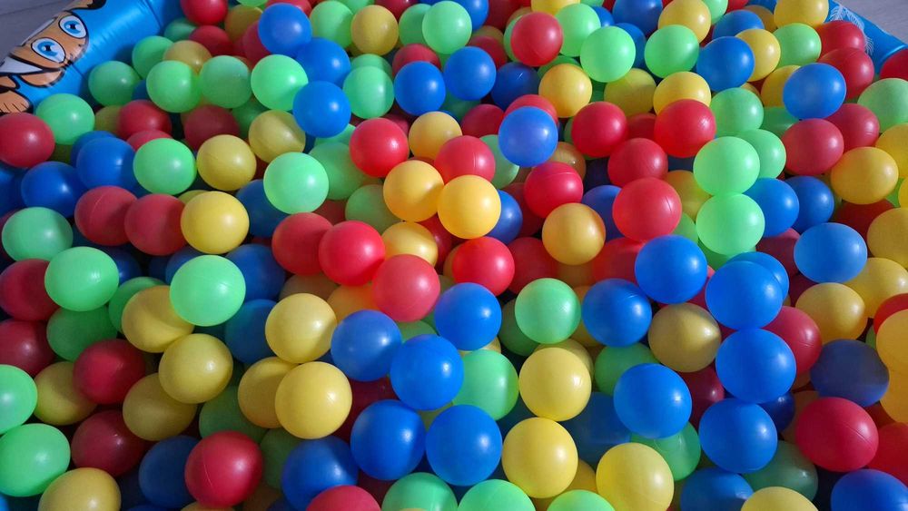 800 piłki do basenu bardzo dobre stan