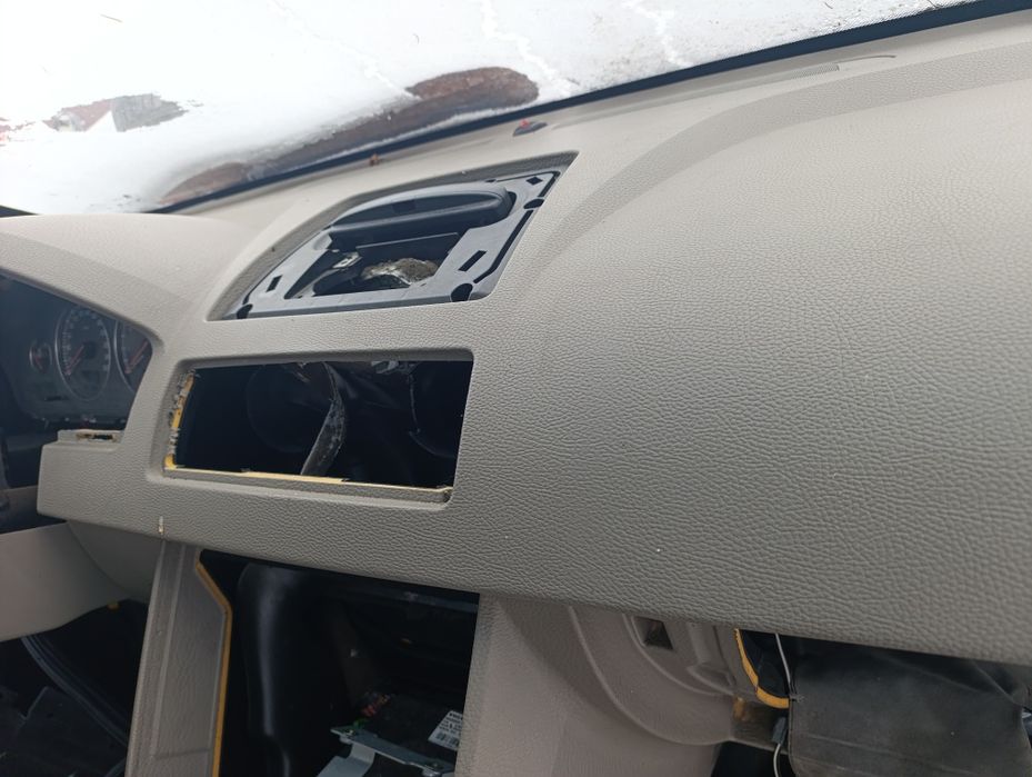 Deska rozdzielcza Volvo XC90 kremowa jasna kokpit