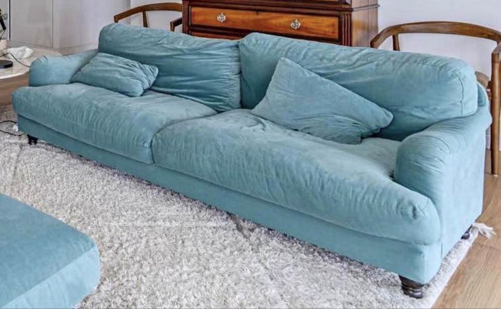 Confortavel sofa e pousa pes