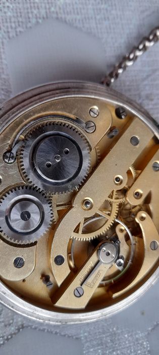 Годинник швейцарскій карманний 19-20 століття серебро.