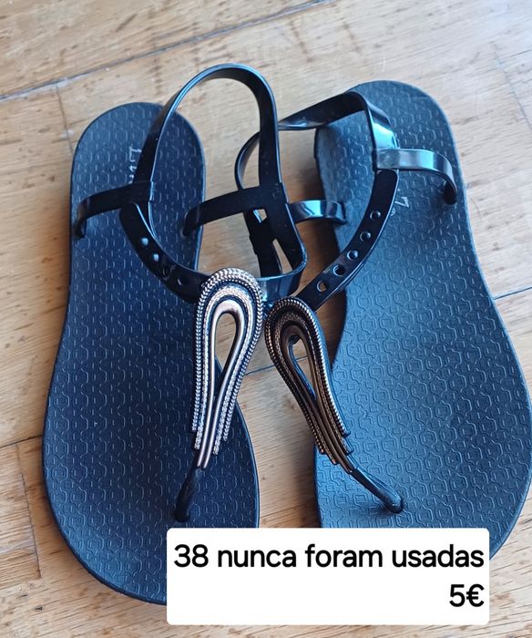 Sandálias novas nunca usadas