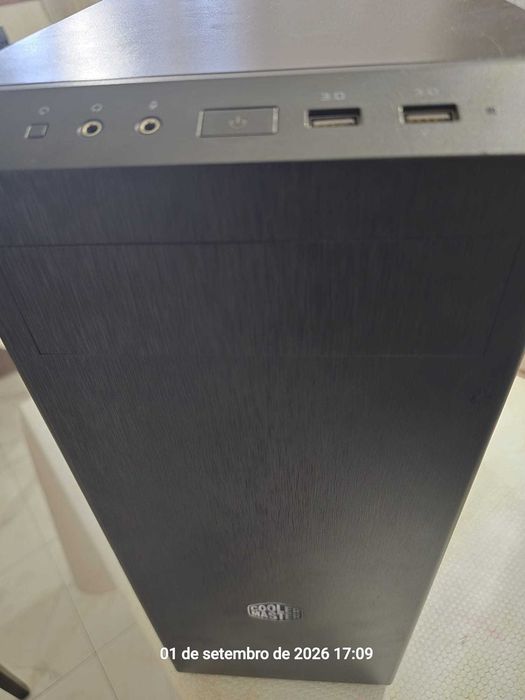 Excelente PC Intel Core i7 7700 , 32 GB de memoria RAM e 2 Teras de Armazenamento Barato mas impecável