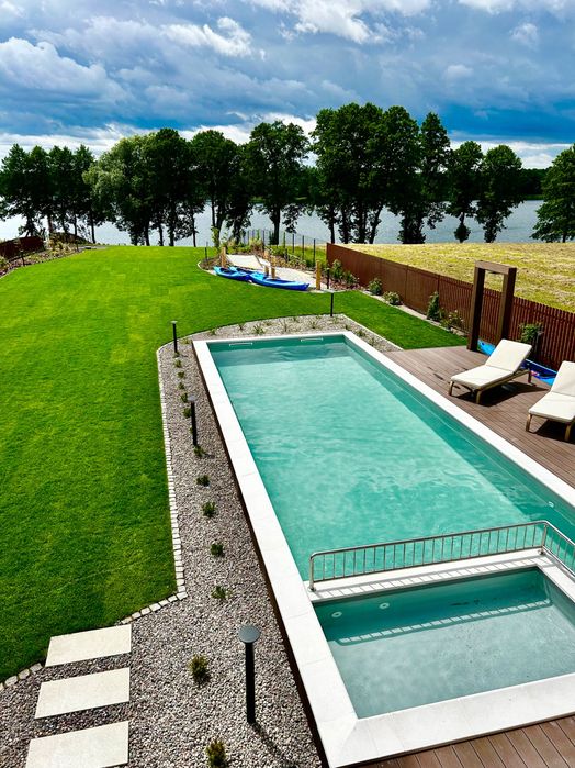 Villa Bajeczne Mazury z basenem i linią brzegową
