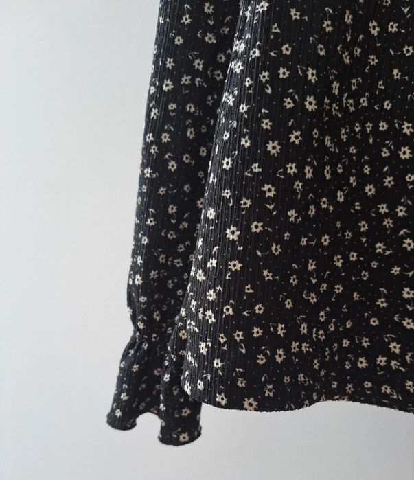 Blusa S Zara com folhos