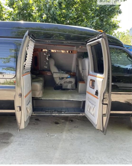 Автомобиль Chevrolet Express