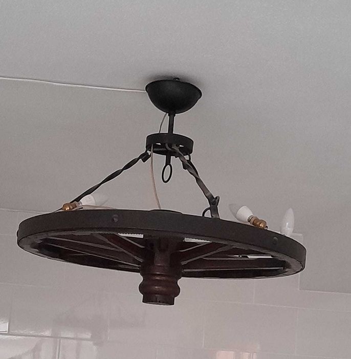 Candeeiro rústico em madeira macissa