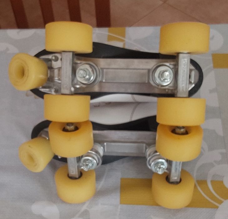 PATINS DE 4 RODAS COMO NOVOS N° 36. Casa , Escola , Parque , Desporto  , Exercitar.