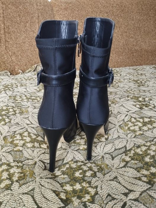 Bata, ботильони натуральна шкіра, 39 розмір