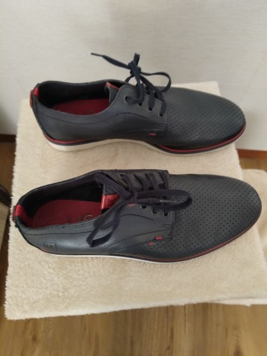Sapatos em pele de homem