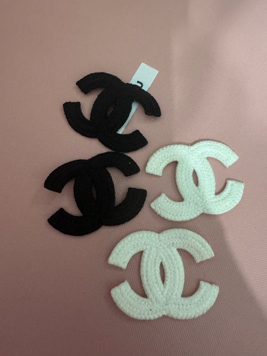 нашивки Chanel на одяг