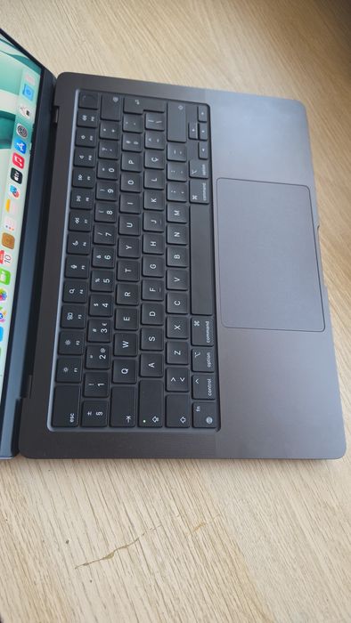 Macbook Pro M3 2023 18gb/512gb