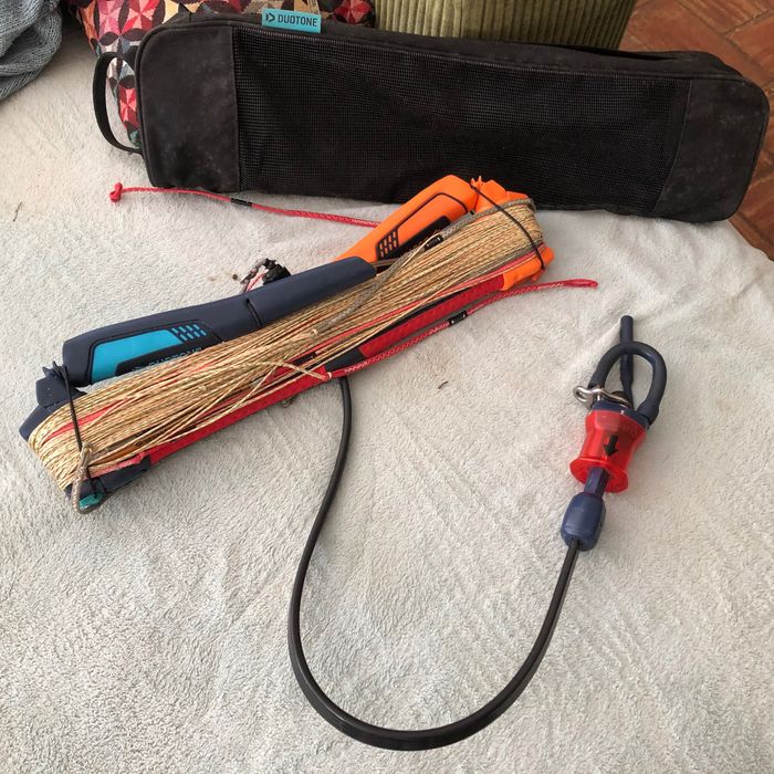 Vendo kite Duotone Neo SLS 9m com barra Click Bar (small size c/ chicken loop freeride)