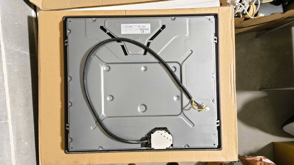 Placa Vitrocerâmica Bosch PKF611BB8E – Nova (Nunca usada)