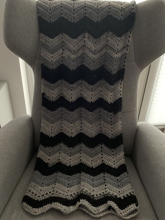 Koc rękodzieło na szydełku mięciutki i bardzo przyjemny