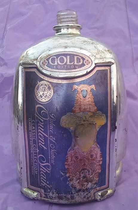 Флакон от духов.