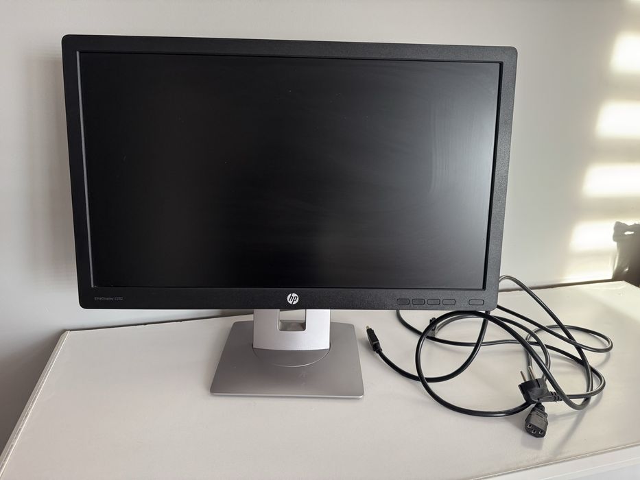 Monitor Hp E232 z kablem