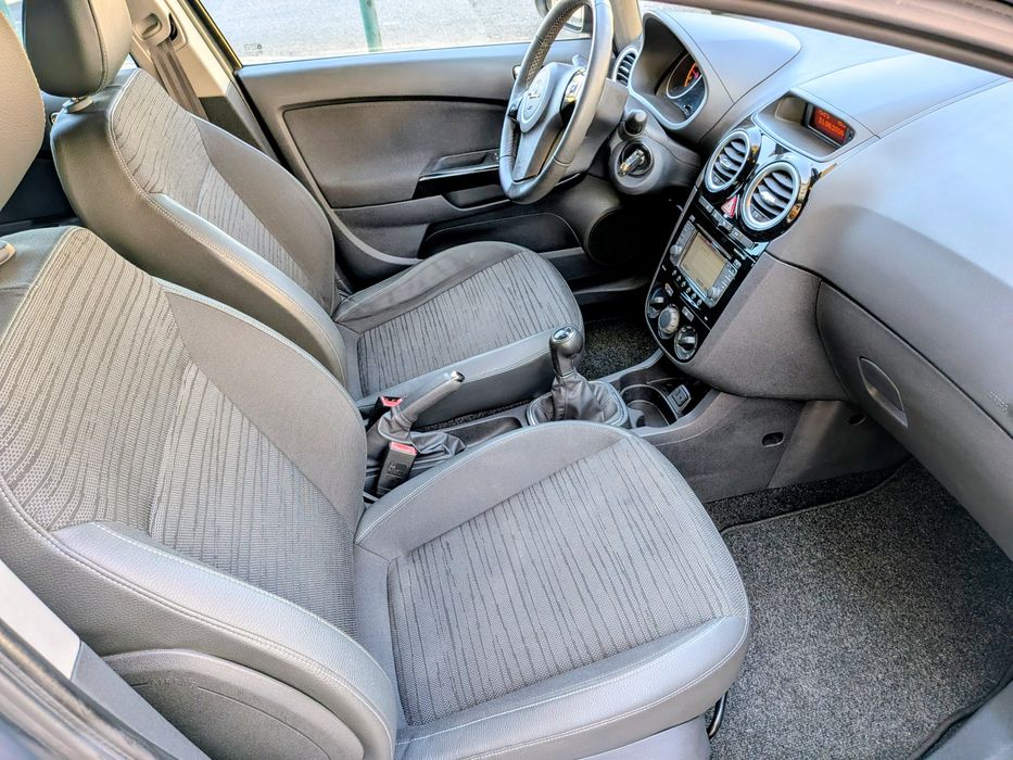 Opel Corsa 11/2014 com 60mil km