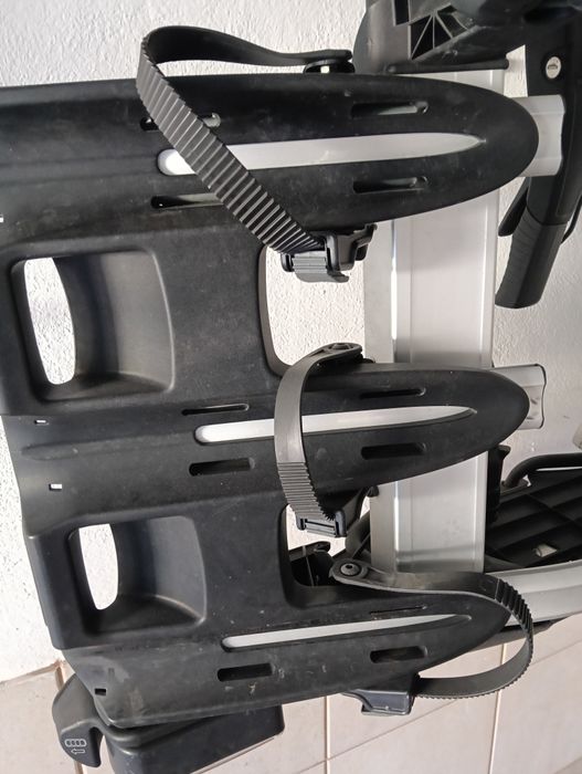 Thule VeloCompact 927.  Na 3 rowery.