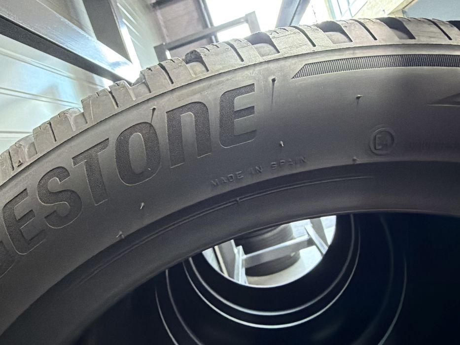 Зимові шини 235/50r19 Bridgestone. Ціна 3500грн/шт