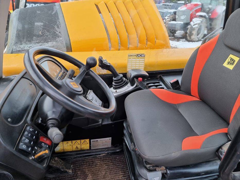 Продам телескопический погрузчик JCB 550-80WM