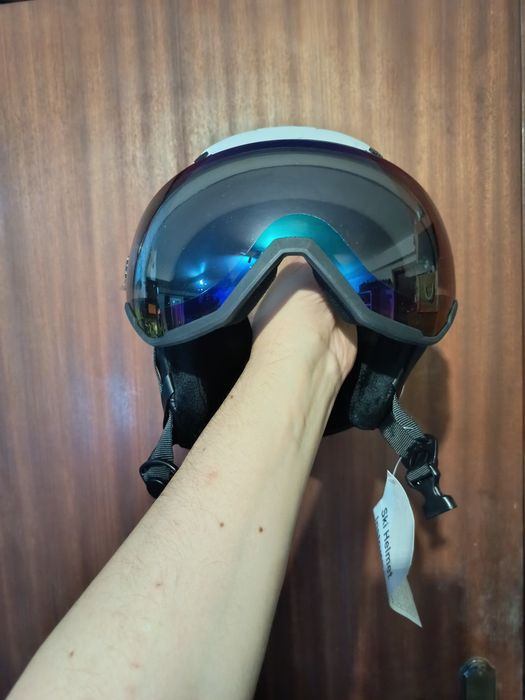 Capacete de esqui e snowboard integrado( Lixada).