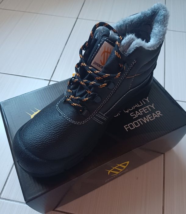 Захисне взуття. Черевики робочі. Зимові черевики.