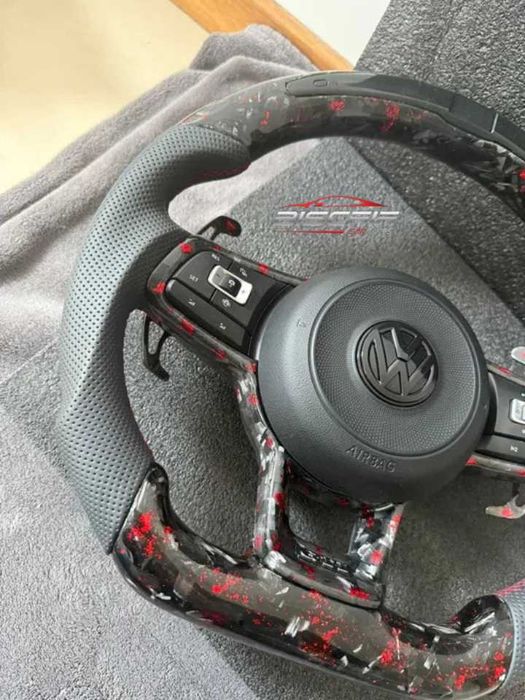 Volante VW Carbono com LED Display | Golf GTI / R (MK5 MK6 MK7 MK8)
