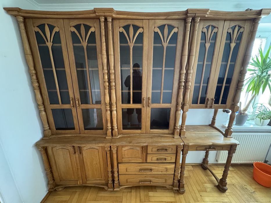 Kredens z litego drewna