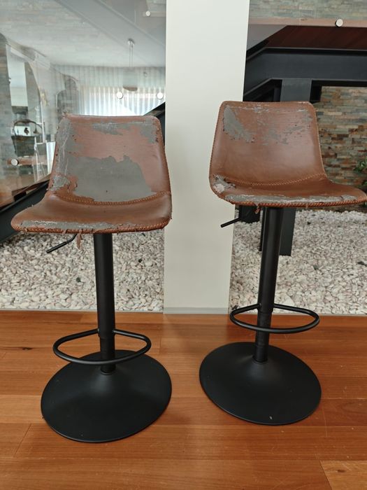 Conjunto de bancos de balcão