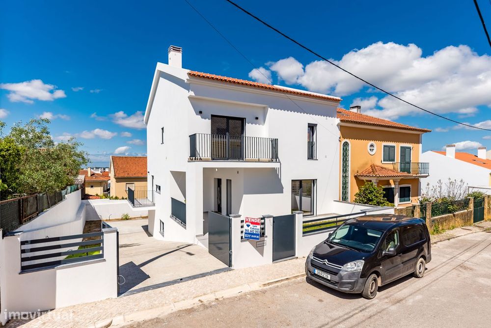 Moradia Nova | PISCINA | 3 Suites | Garagem e Jardim