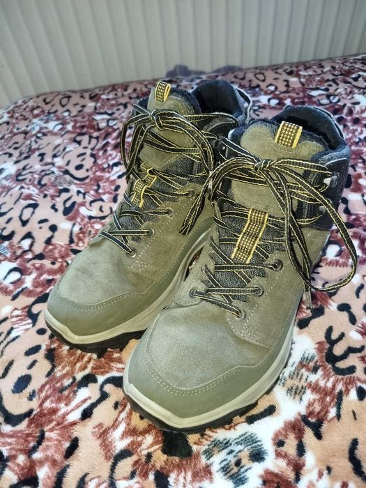 Черевики утеплені фірми Quechua 39 розміру