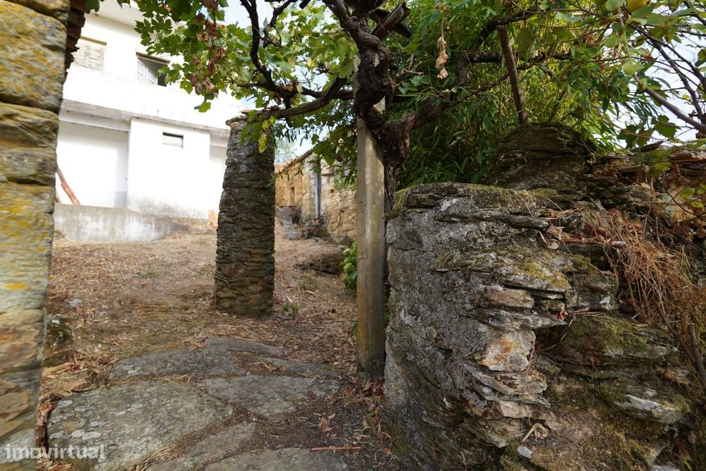 Moradia Rústica T4 Venda em Sarzedas,Castelo Branco