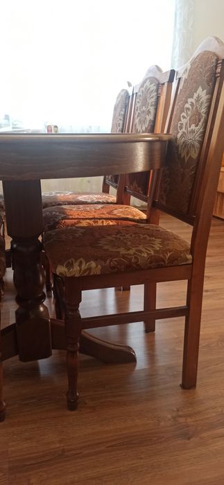 Стіл розкладний  деревяний і стільці