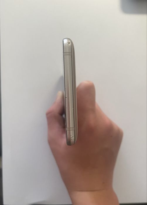 Samsung Galaxy J5 (2016) Dourado Dual SIM + Carregador Original + Capa TPU. Com Operador Desbloqueado.