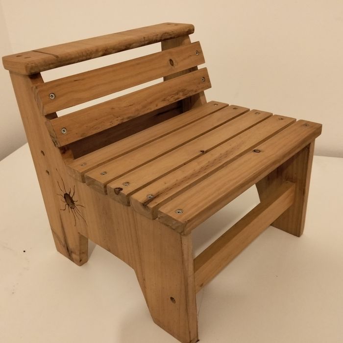 Mesa/Secretaria com cadeira para  criança