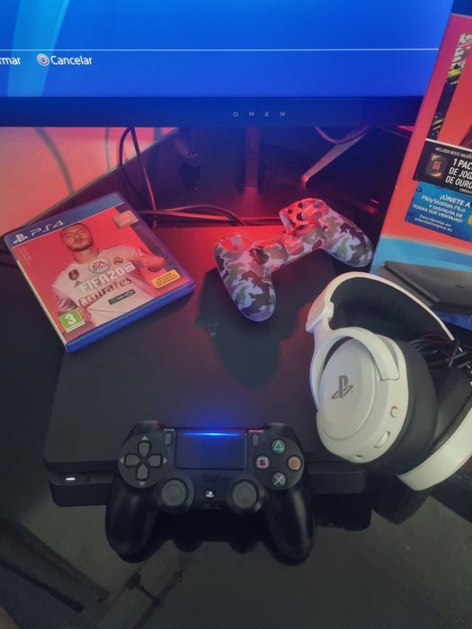 Ps4 slim  1Tb + Fifa 20 + Comando + Headphones + cabos + Caixa
