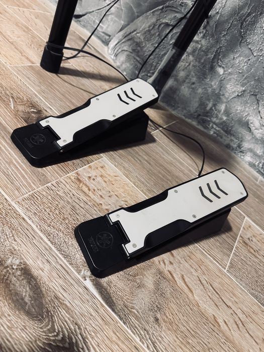 Bateria electronica Yamaha Dtx 402K com monitor Millenium Dm30