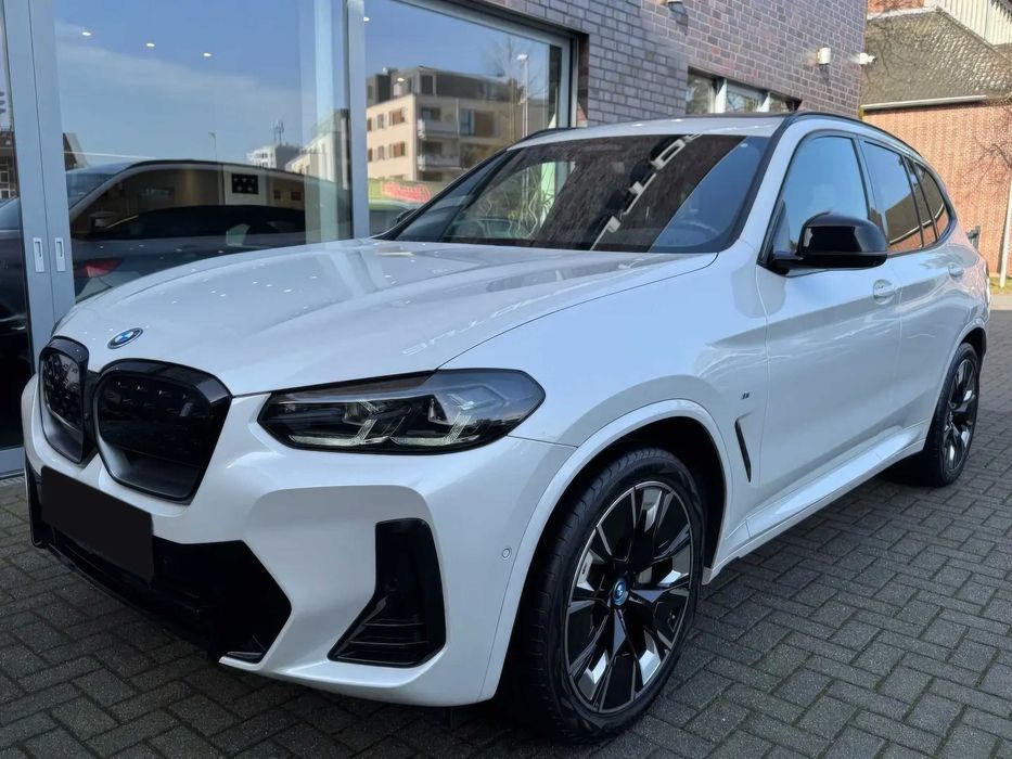 BMW iX3      2023